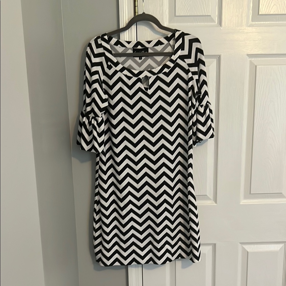 Black and White V-Neck Mini Dress with Raglan Sleeves